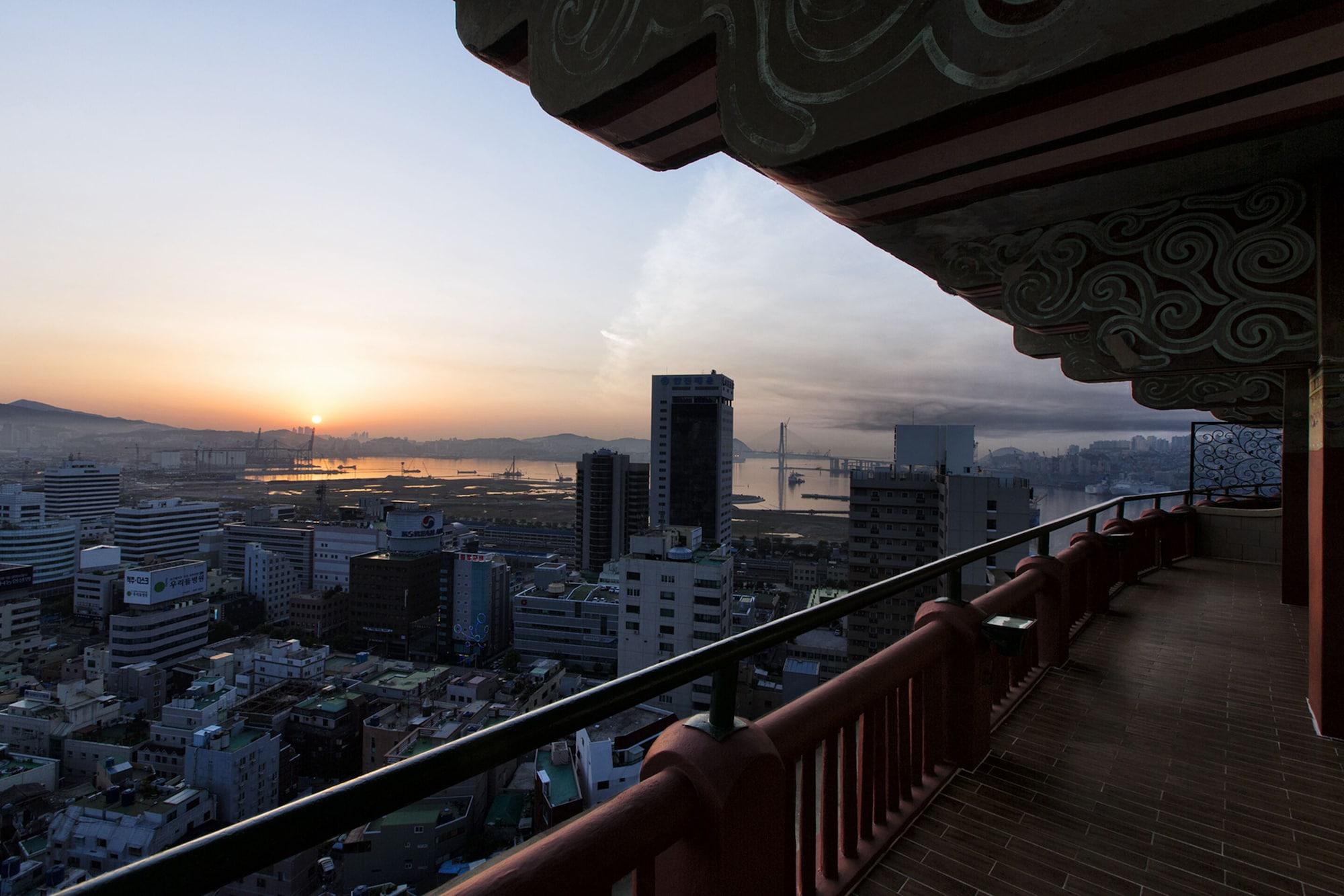 Commodore Hotel Busan Dış mekan fotoğraf